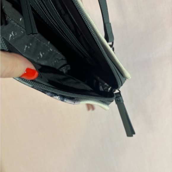 Simply Vera Wang Purse - Picture 8 of 14